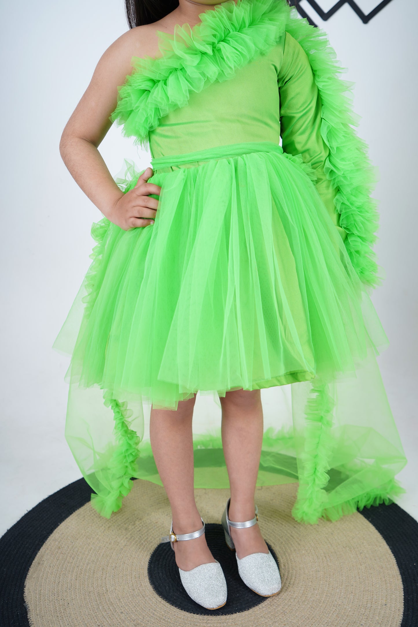 One shoulder dress with detachable trail