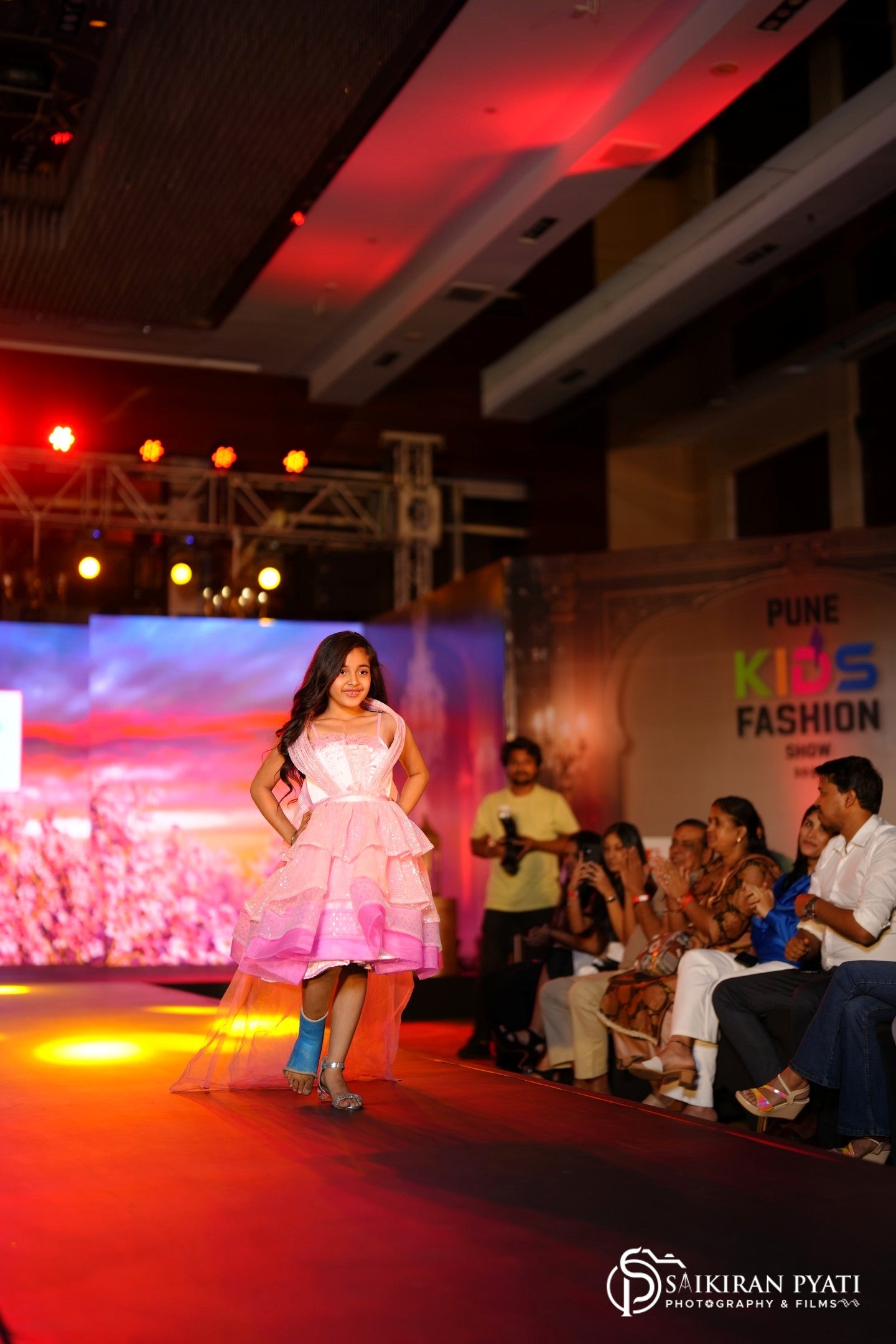 Frill dress for girls with detachable trail