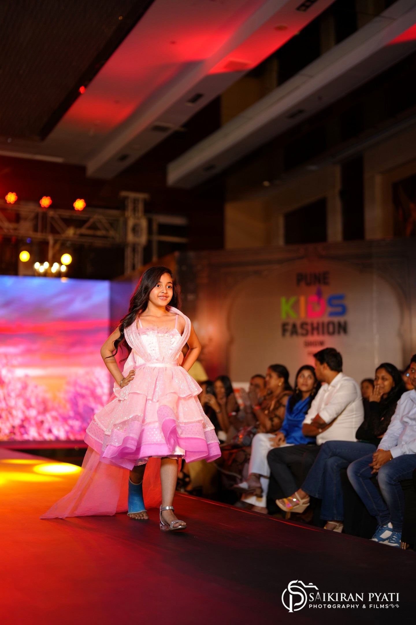 Frill dress for girls with detachable trail