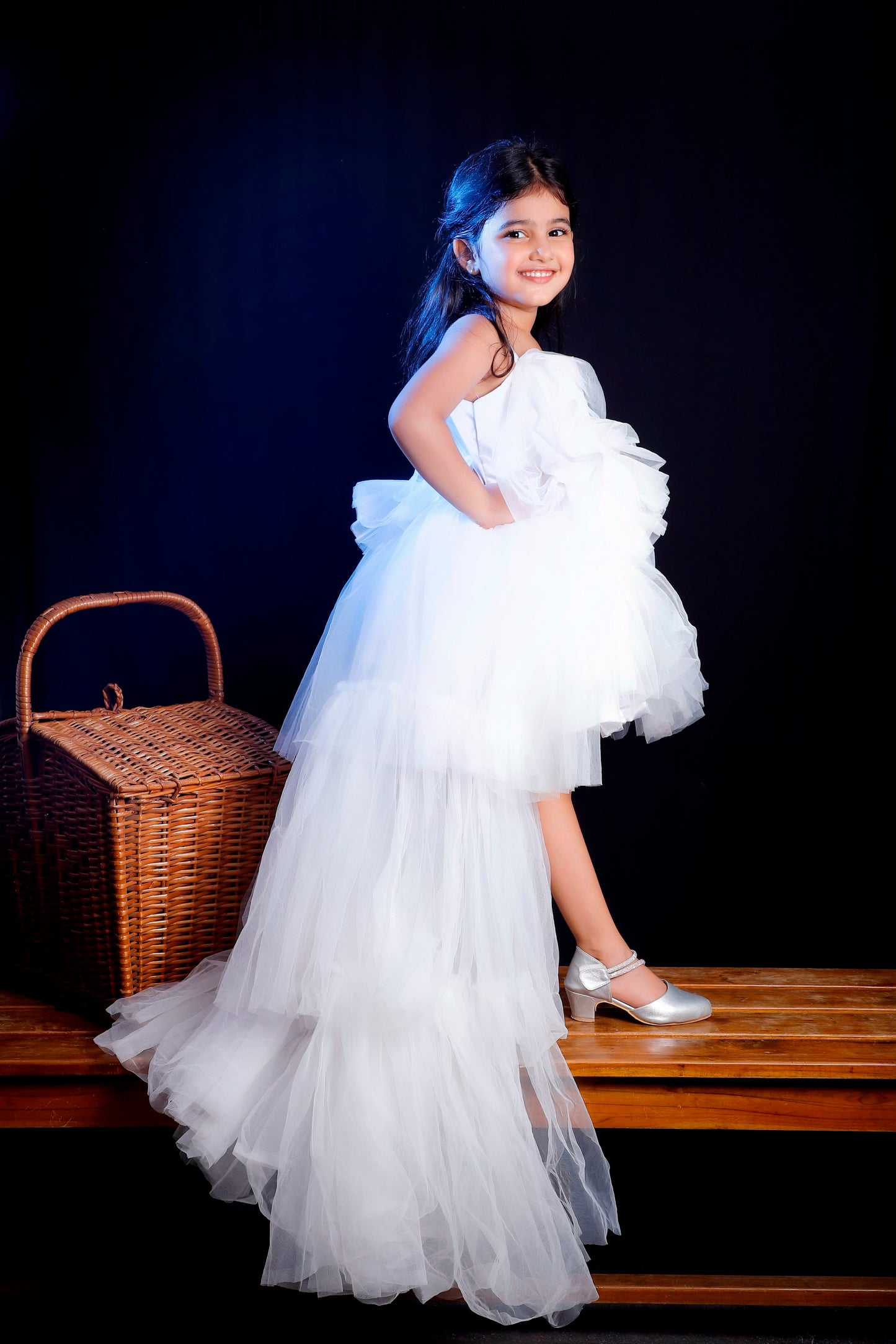 Dress for girls with detatchable trail