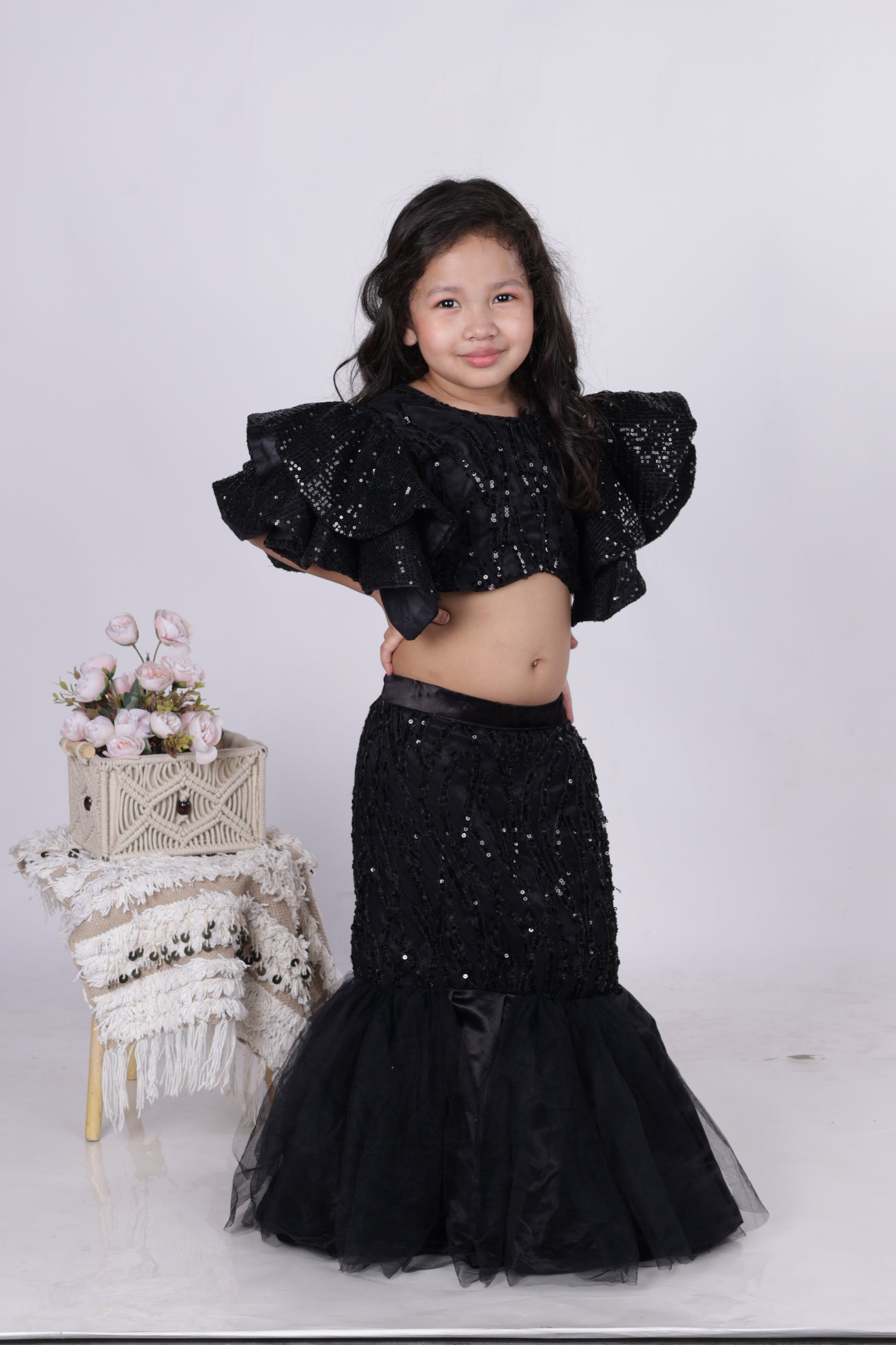 Fish-cut skirt and crop top for girls