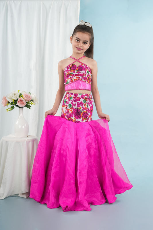 Fish-cut skirt and crop top for girls