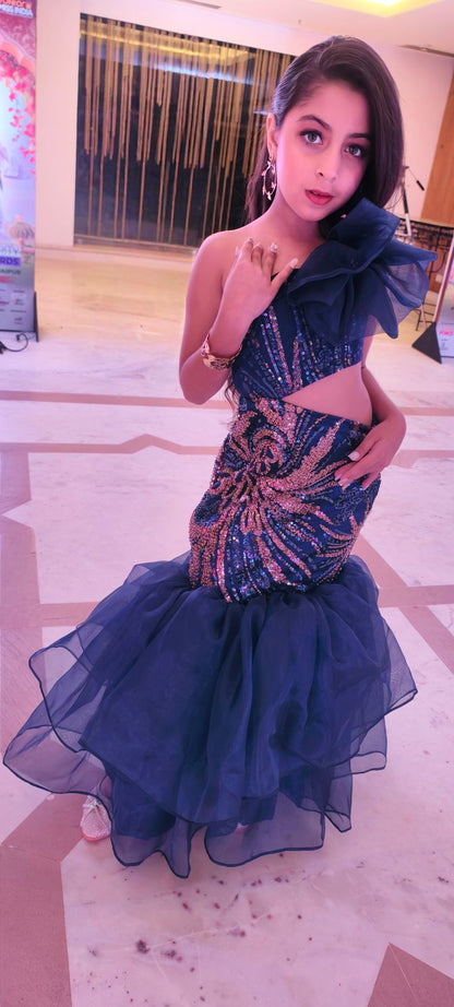 Fish-cut gown for girls