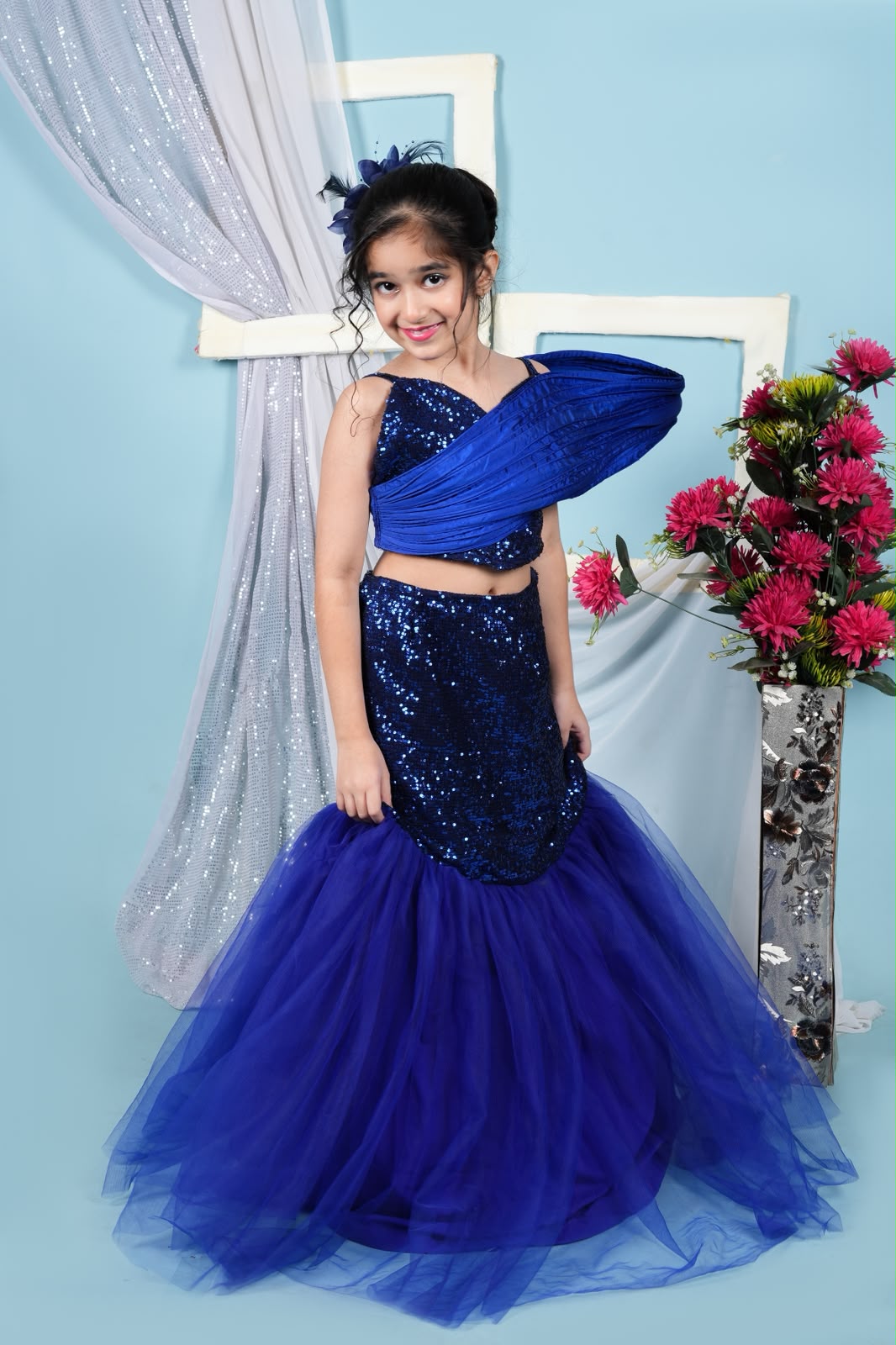 Fish-cut skirt and crop top for girls